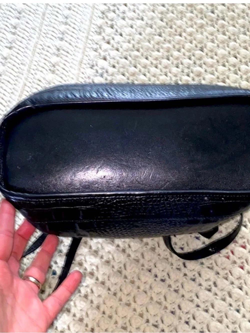 Vintage Brahmin Hobo tote. “alligator” embossed leather EUC black